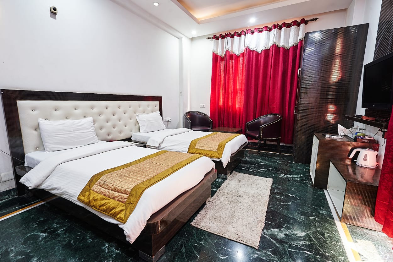 Double Deluxe (Price per night: ₹3000 + 18% GST)