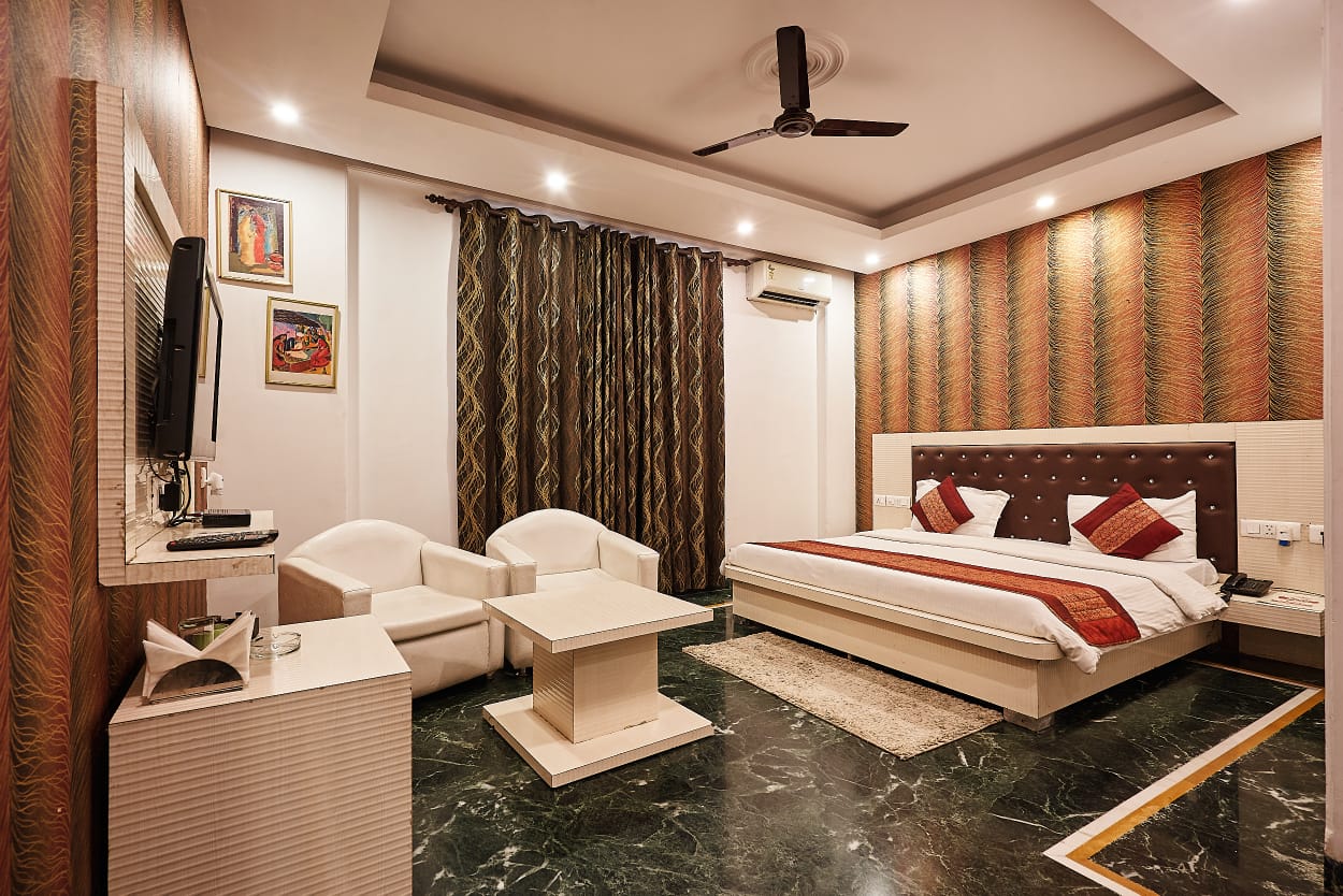 Single Deluxe (Price per night: ₹2000 + 18% GST)